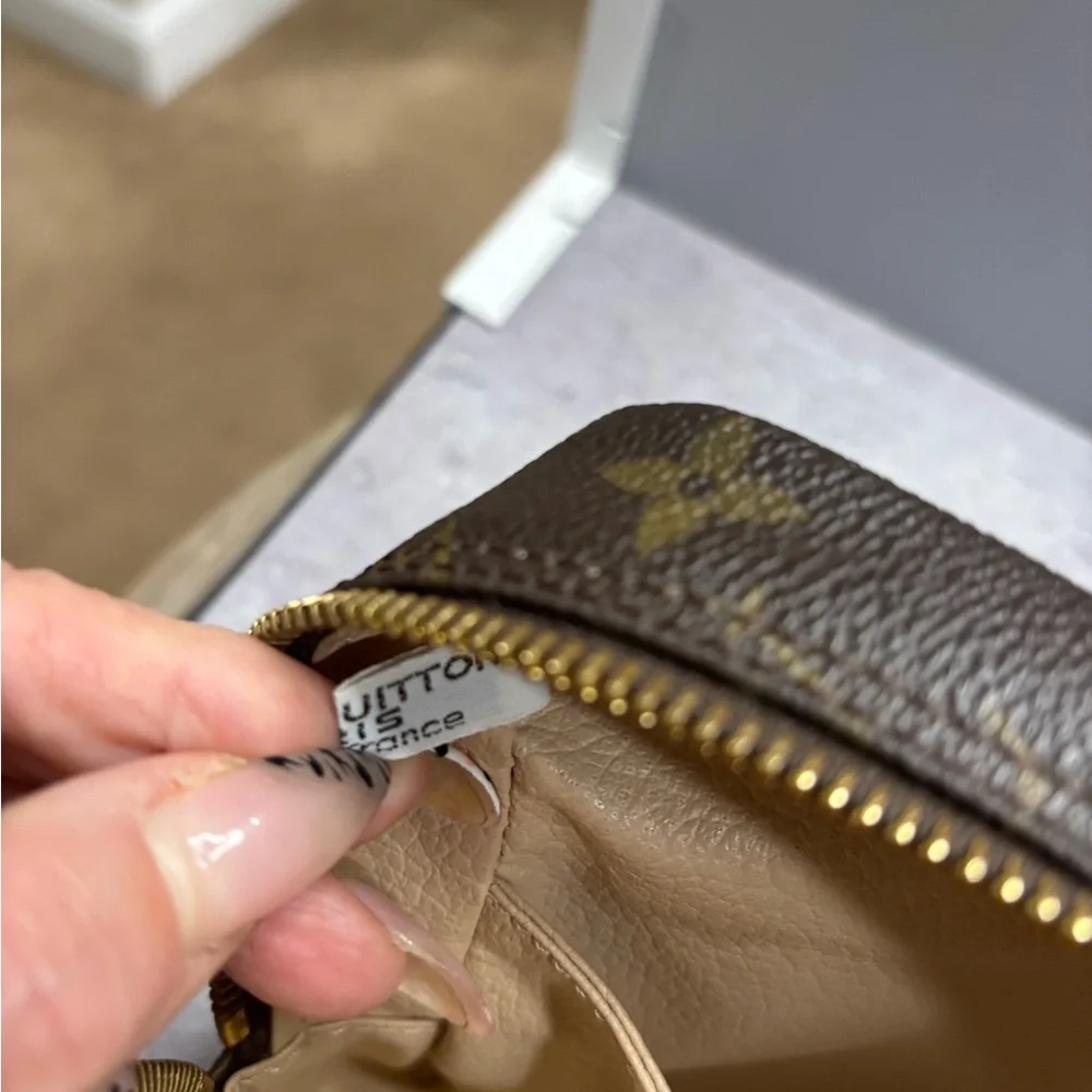 Louis Vuitton Monogram VINTAGE Trousse 23